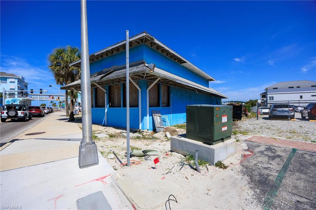 1167 Estero BLVD photo 12