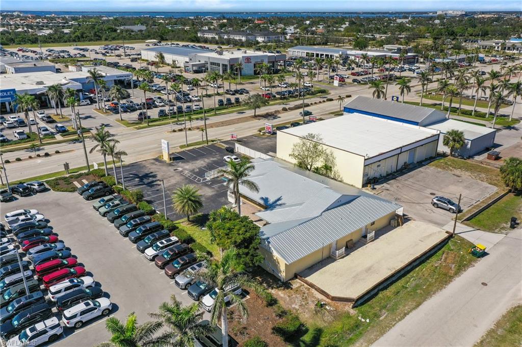 1900 Tamiami TRL C photo 30