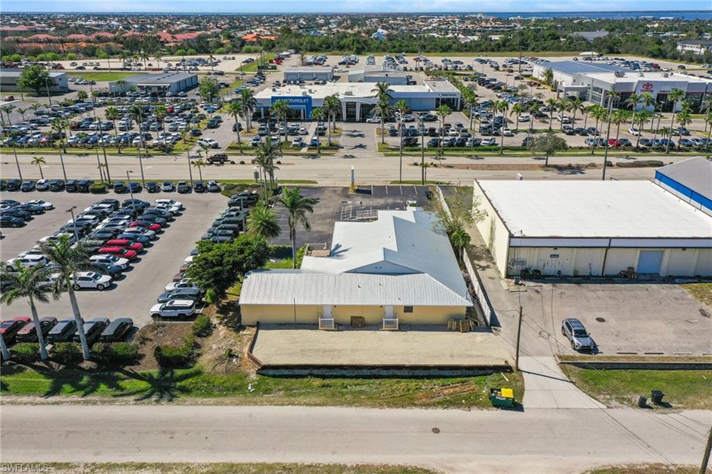 1900 Tamiami TRL C photo 31