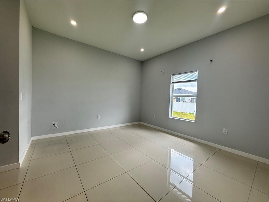 364 Progress AVE photo 8