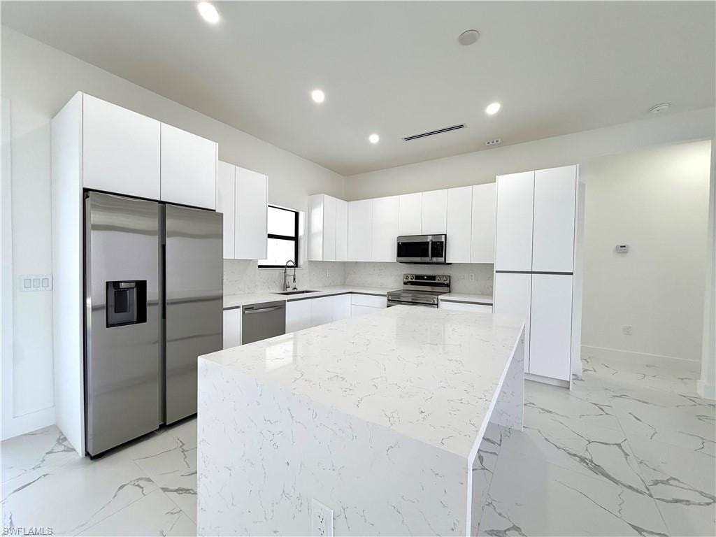 3257 Desoto Blvd S