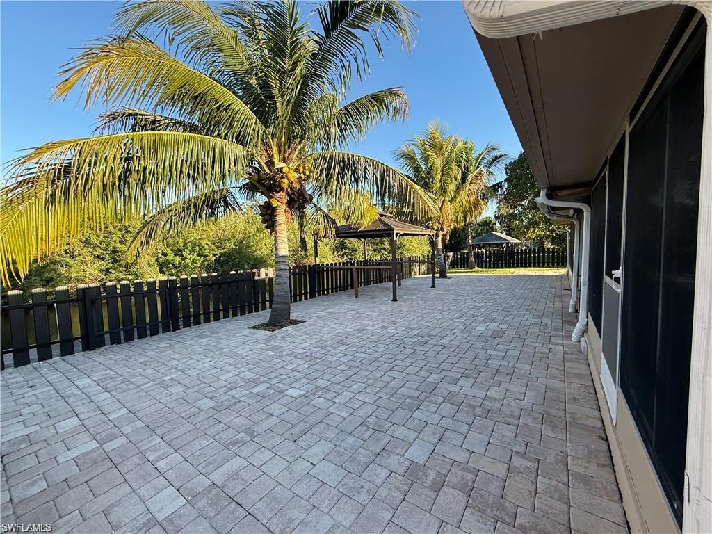 141 Schneider DR photo 9