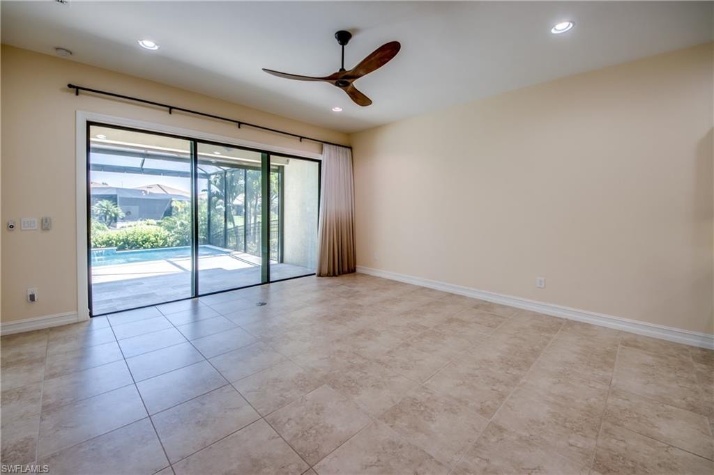 8260 Venetian Pointe DR photo 20