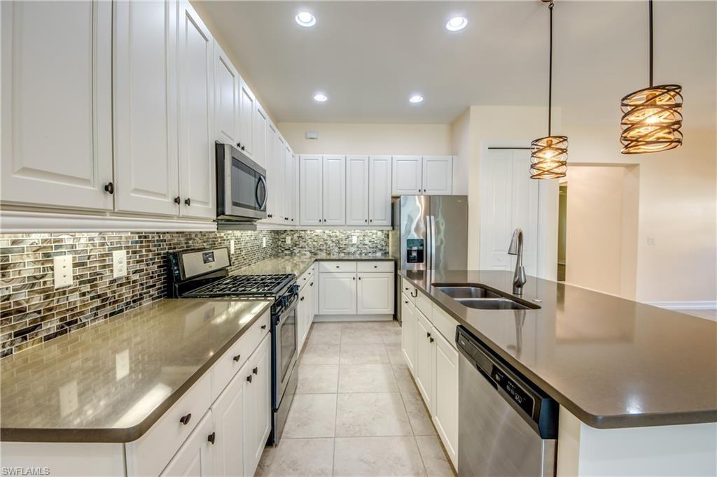 8260 Venetian Pointe DR photo 14