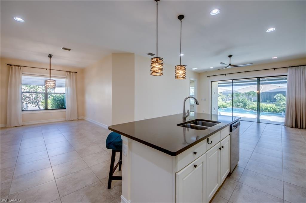 8260 Venetian Pointe DR photo 18