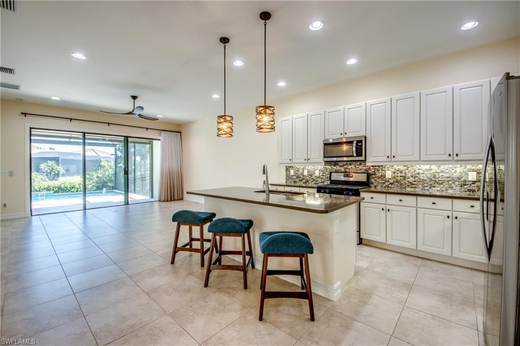 8260 Venetian Pointe DR photo 11