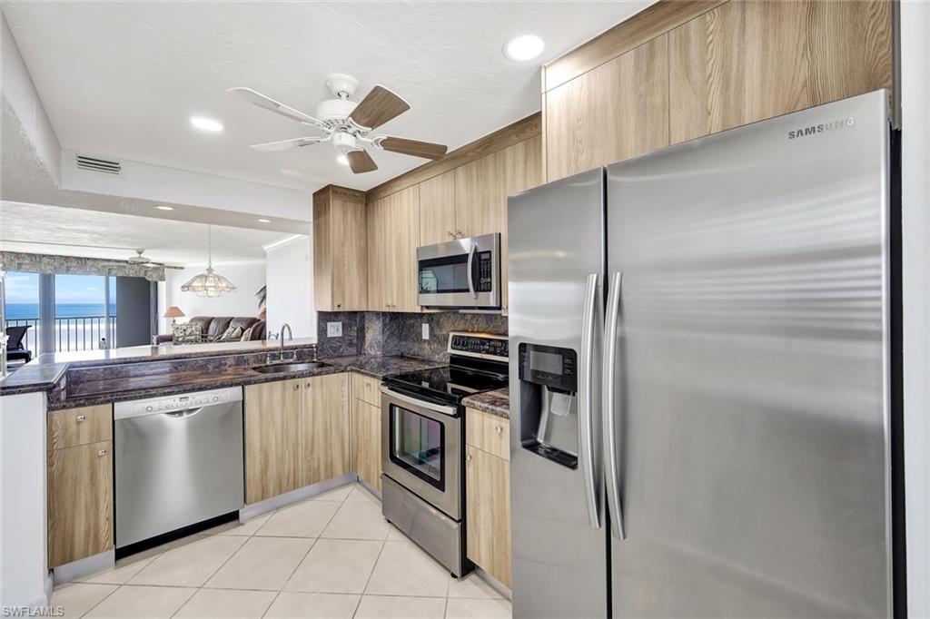 320 Seaview CT 804 photo 22