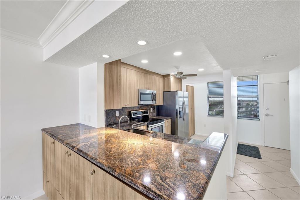 320 Seaview CT 804 photo 32
