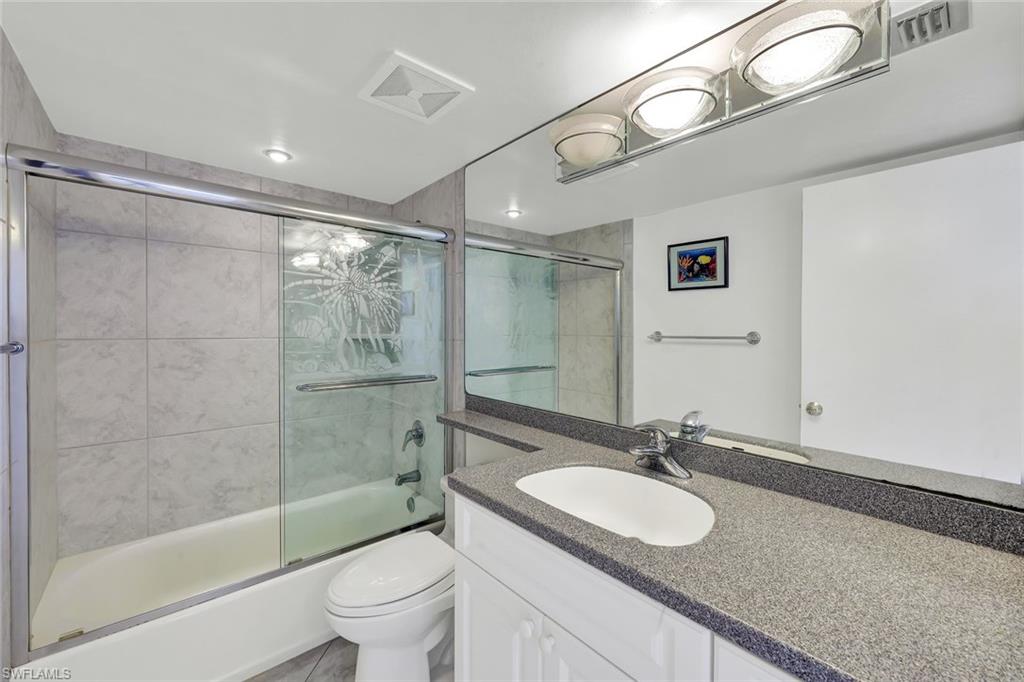 320 Seaview CT 804 photo 8