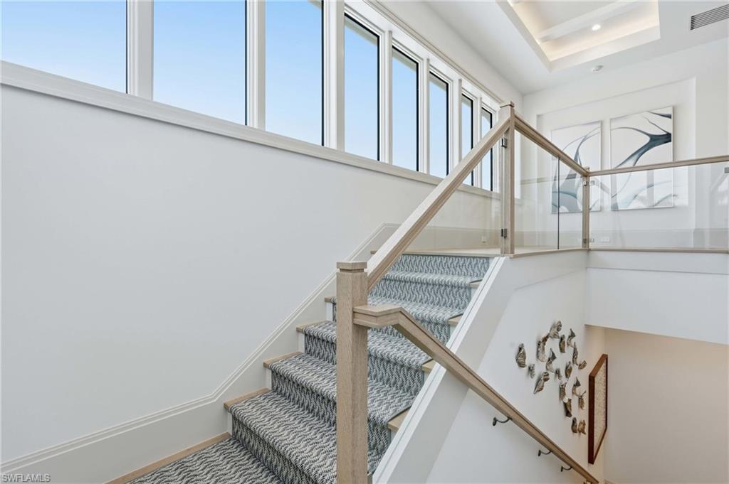 636 Fountainhead LN photo 14