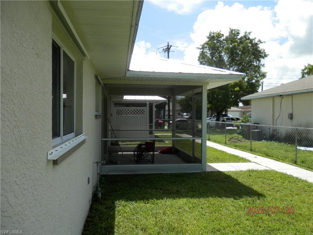 Duplex 2410 with Garage and entrance and Kitchen Window