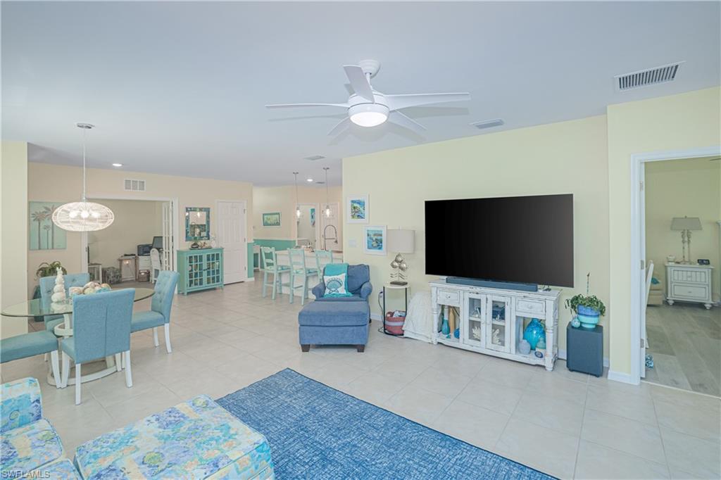 25104 E Lenox CIR photo 12
