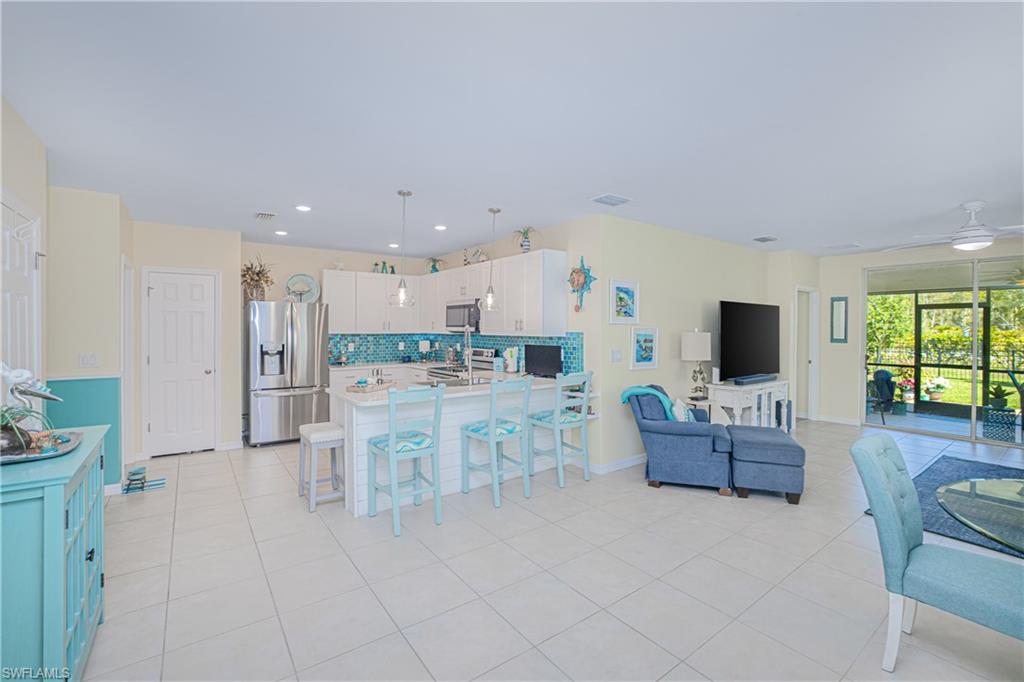 25104 E Lenox CIR photo 9