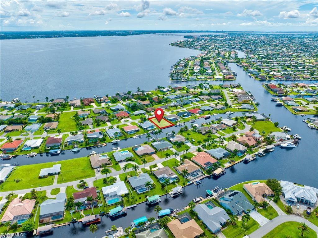 Waterfront residential lot with direct access to extensive canal system
