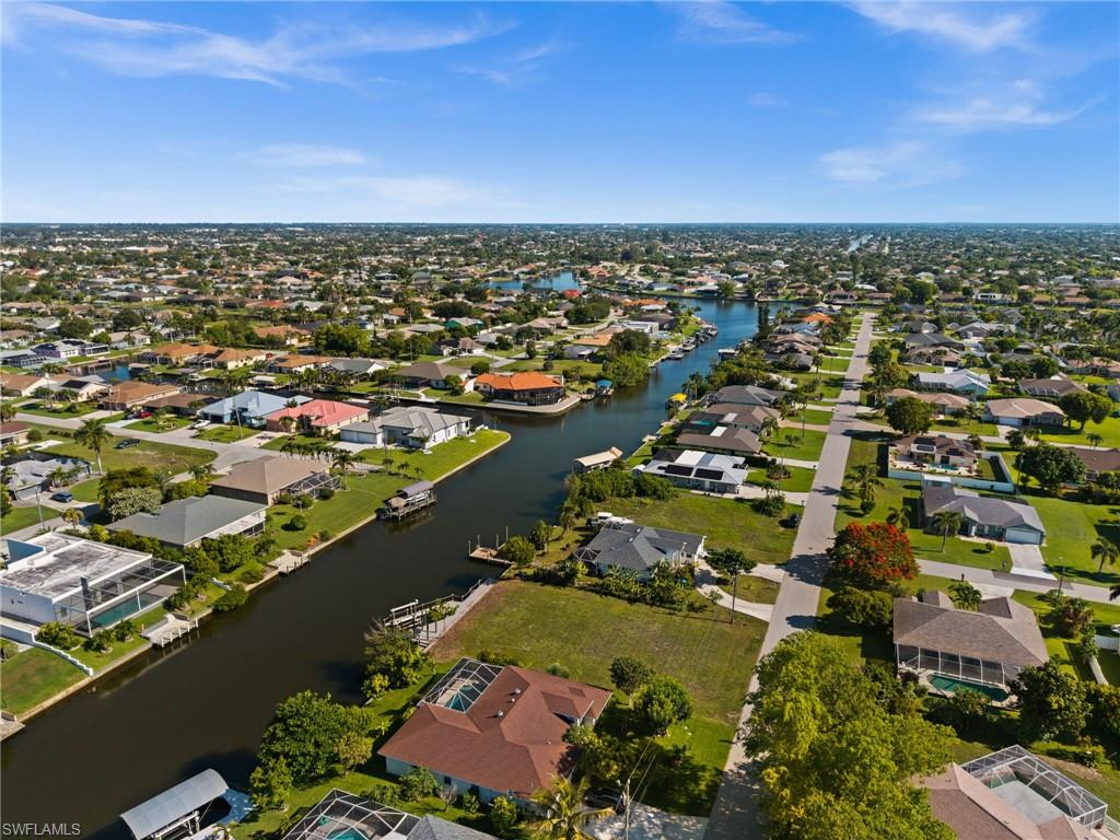 From here, you don't even need to leave the canal system to go to the new Bimini Basin restaurants, shopping and medical centers!