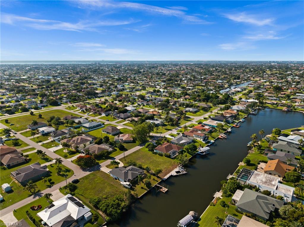 Central location for quick access to Beaches, restaurants, Fort Myers, RSW