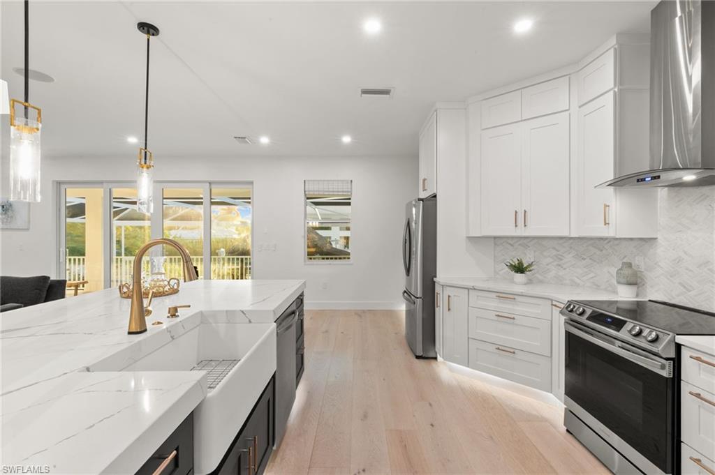 1794 Holiday LN photo 9