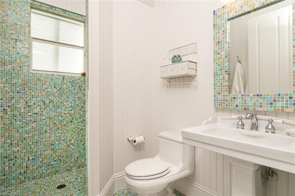 Downstairs guest full bath