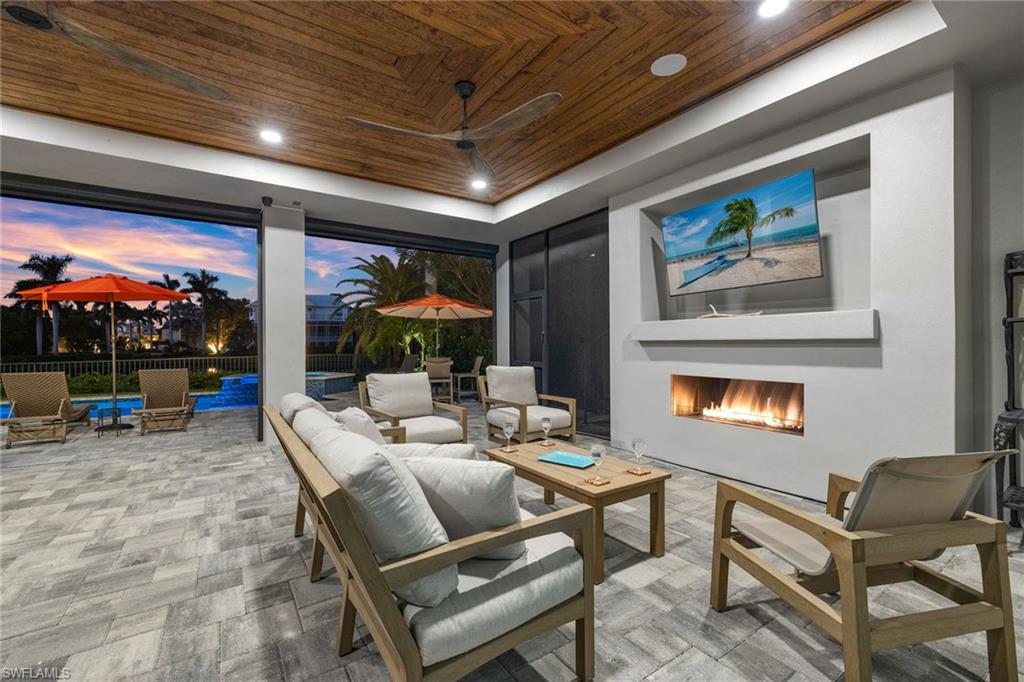 211 San Mateo DR