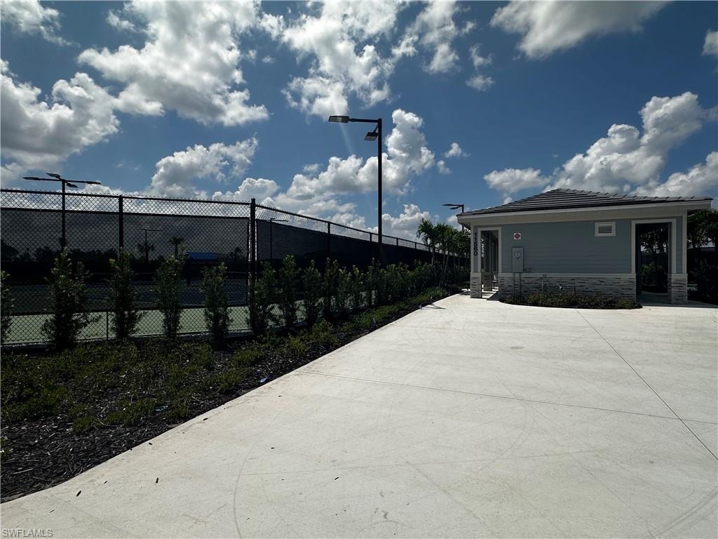 28521 Sweet Meadow DR photo 34