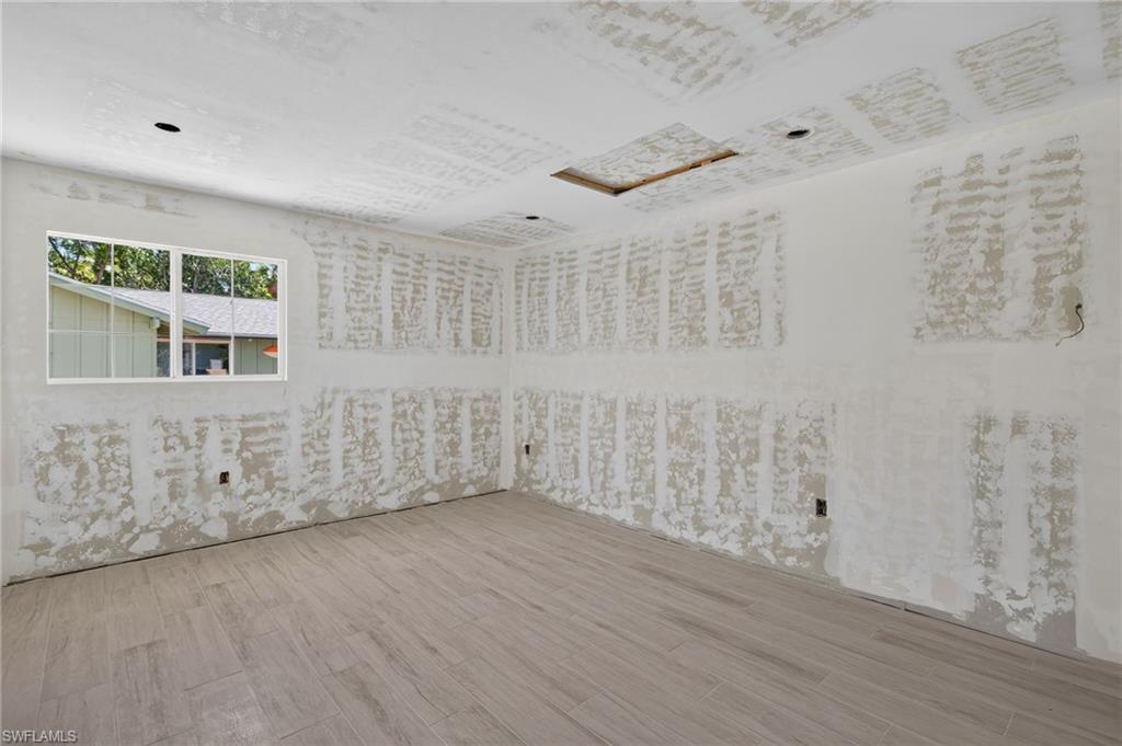11550 Laika LN photo 16