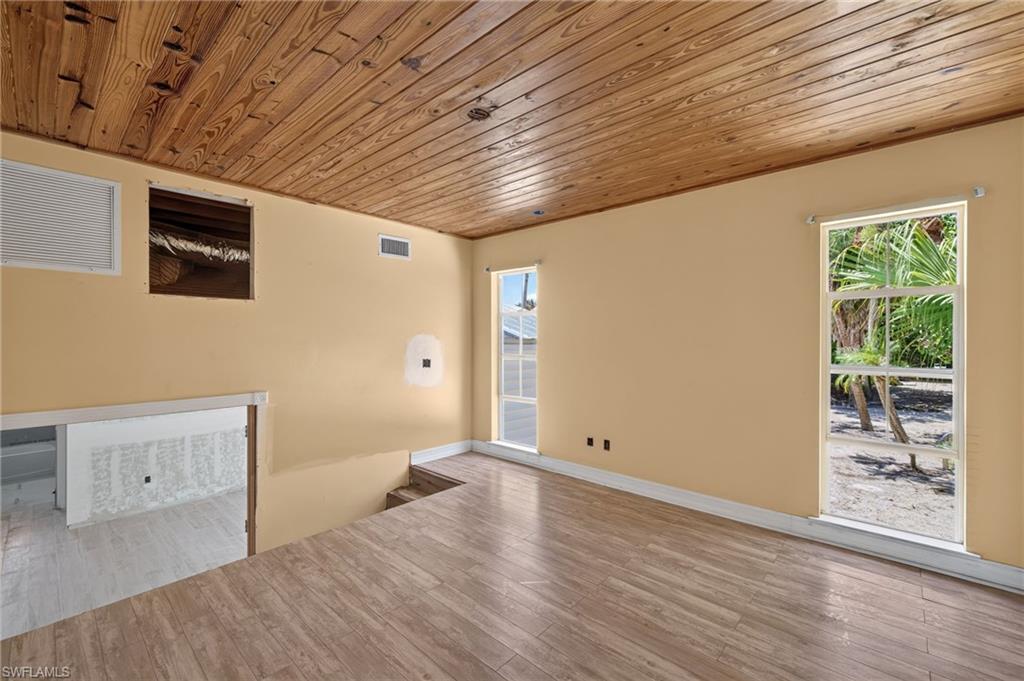11550 Laika LN photo 32