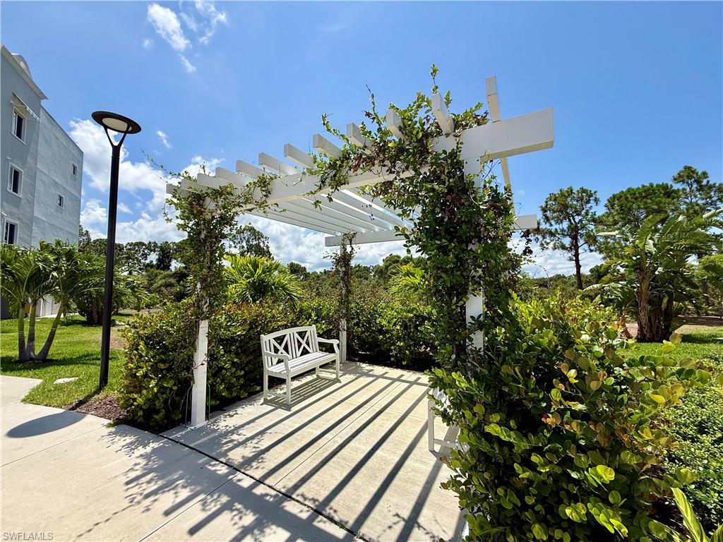 Botanika Gazebo