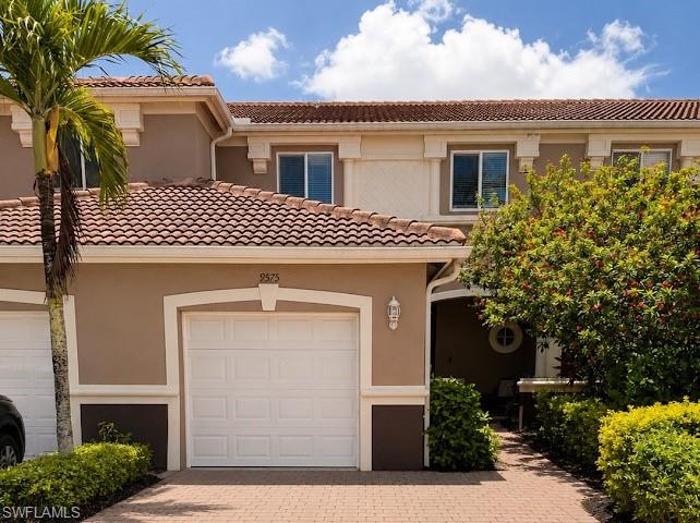 9575 Roundstone CIR