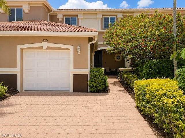 9575 Roundstone CIR