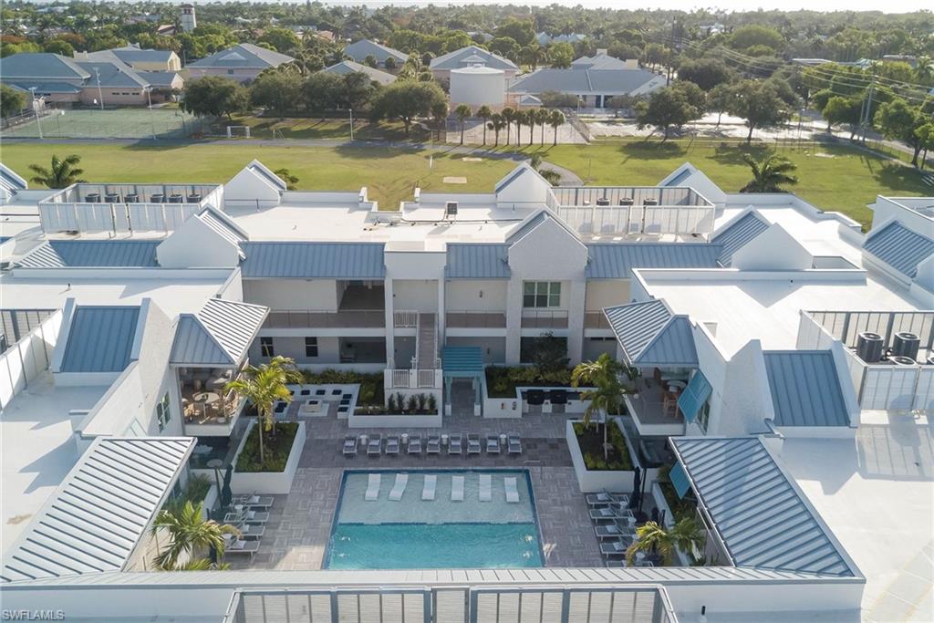 Close proximity to 5th Ave and the beach just blocks away