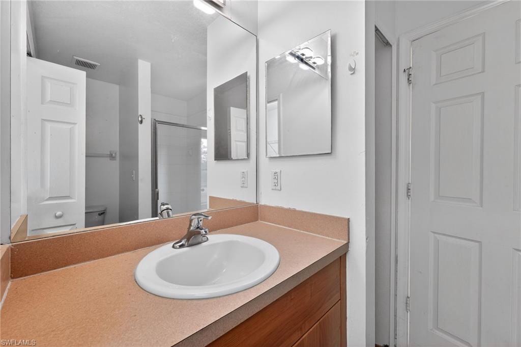 Bathroom vanity%2
