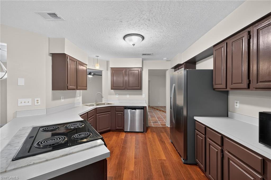 17565 Lee RD photo 7