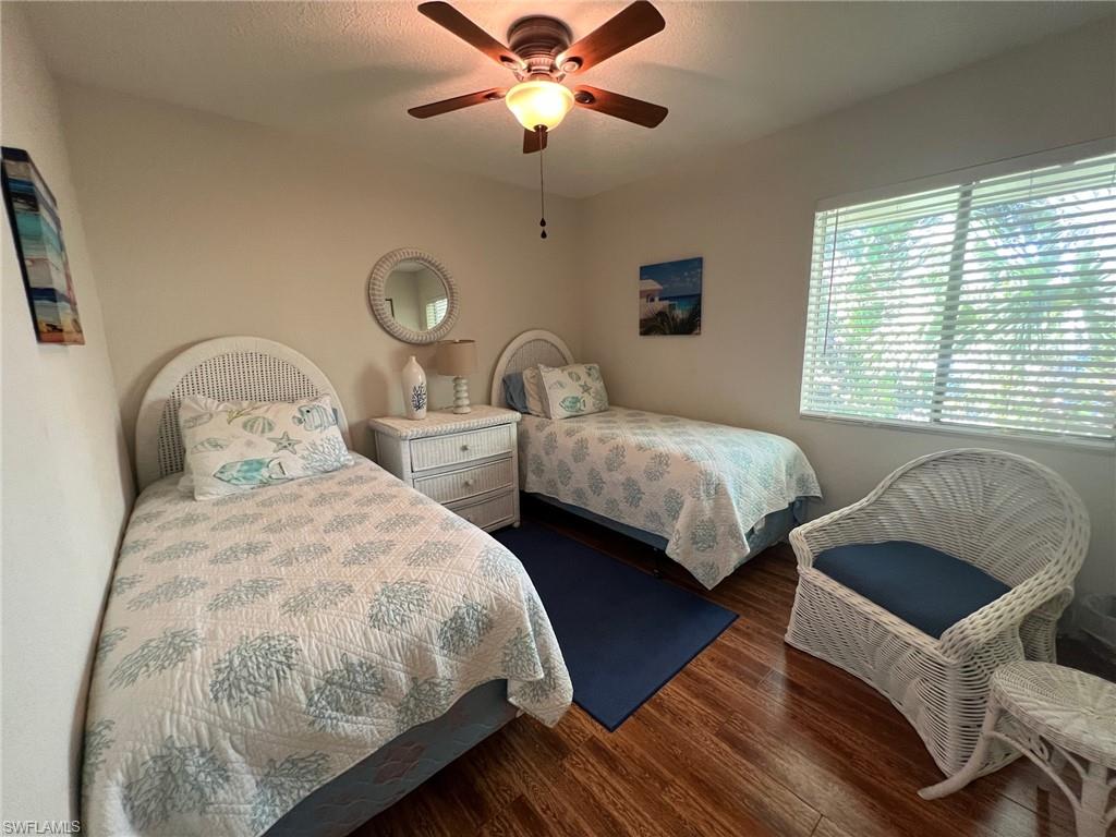 Second Bedroom with Twin beds