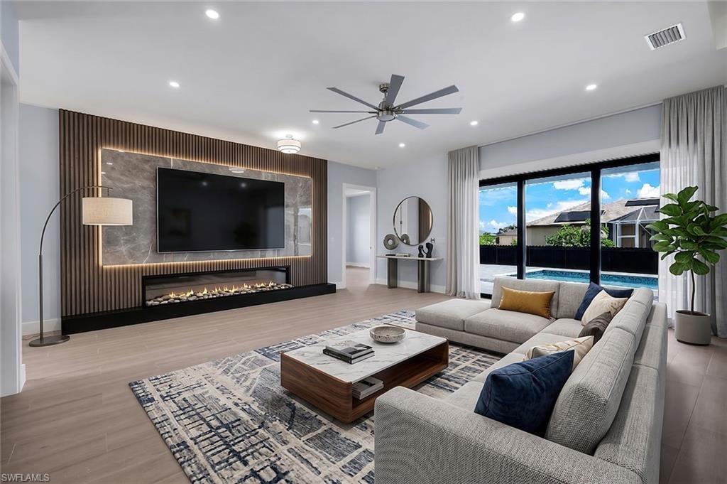 15301 Acorn CIR