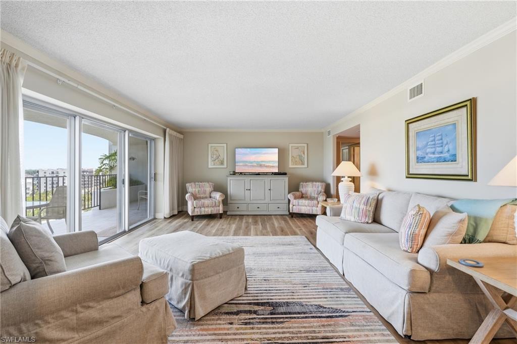 3951 Gulf Shore BLVD N 700