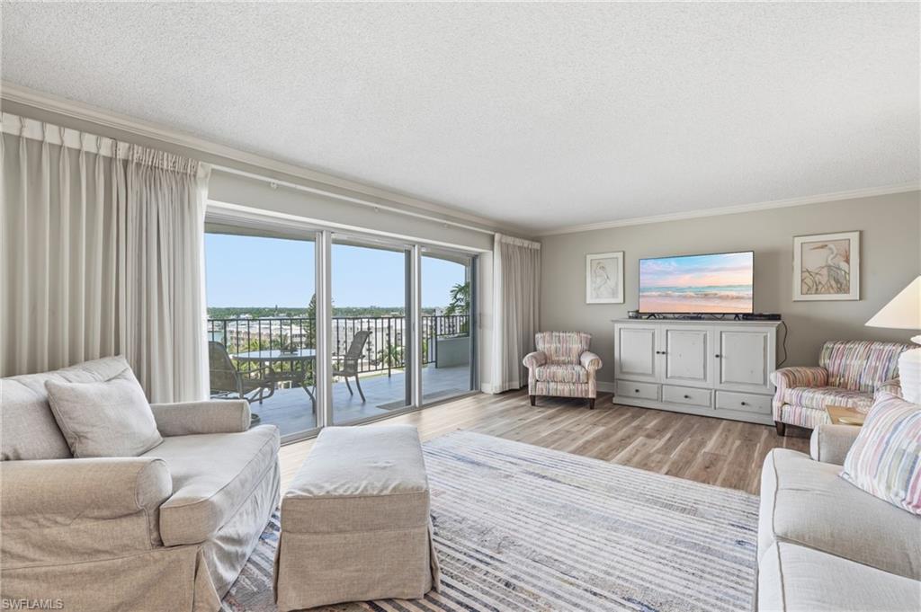 3951 Gulf Shore BLVD N 700