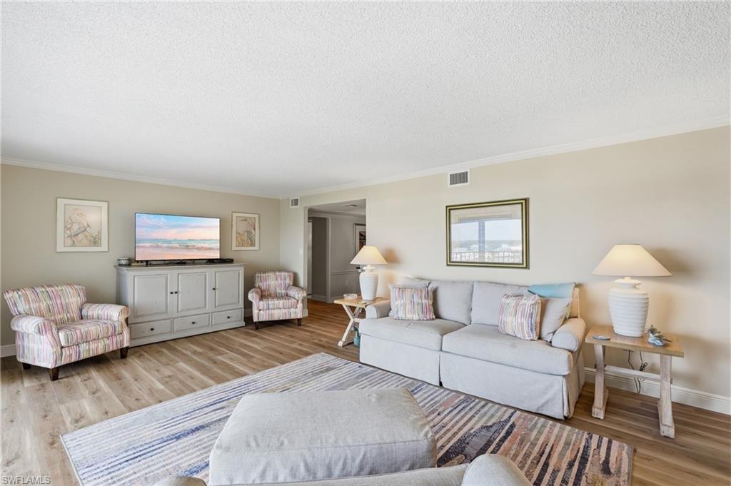 3951 Gulf Shore BLVD N 700
