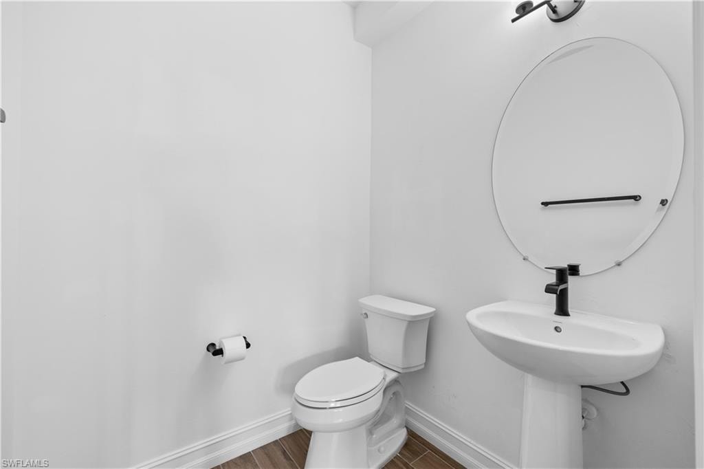 Powder room on 1st level