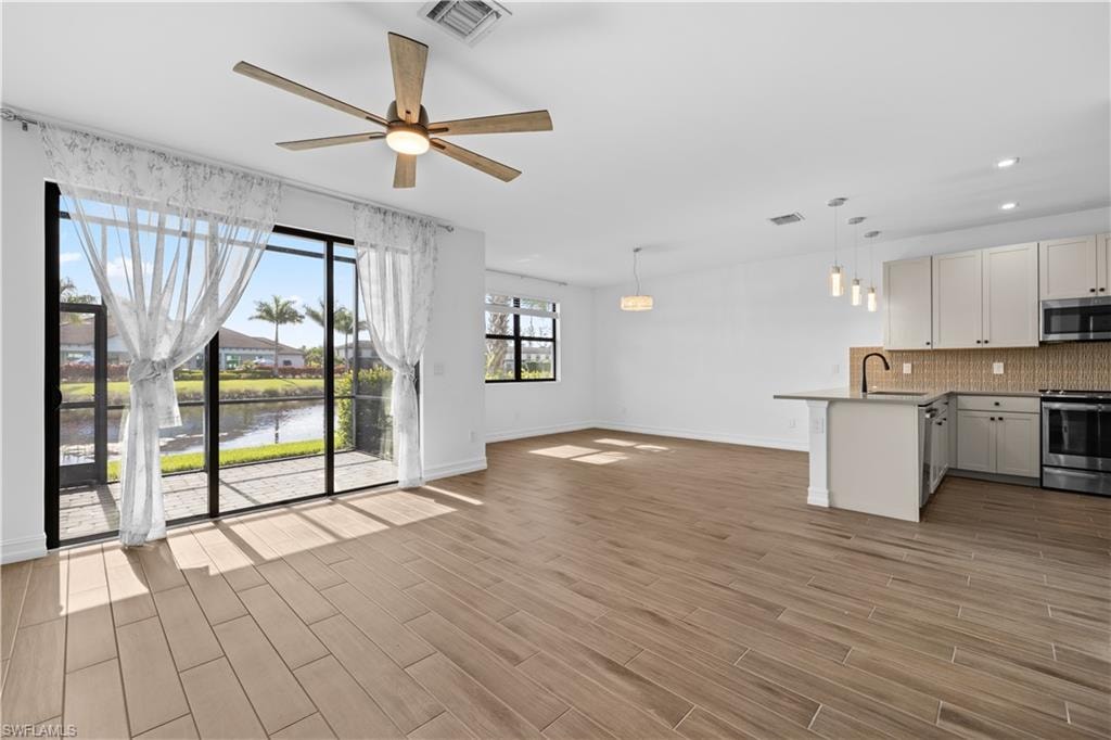 Living room/dining room