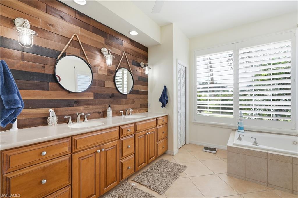 308 Wentworth CT photo 22