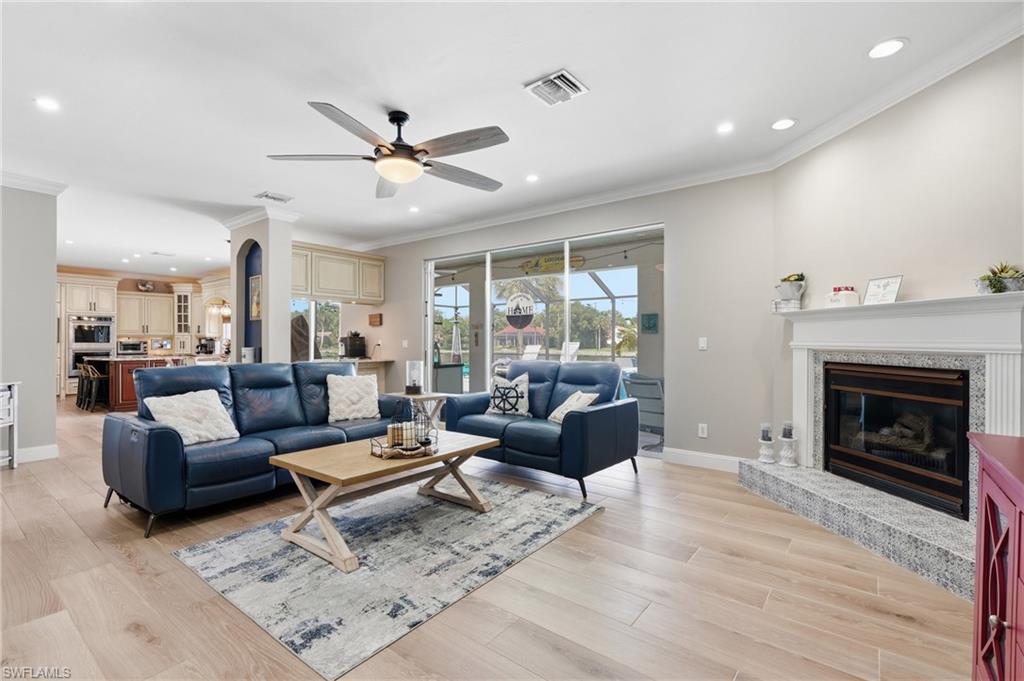 308 Wentworth CT photo 8