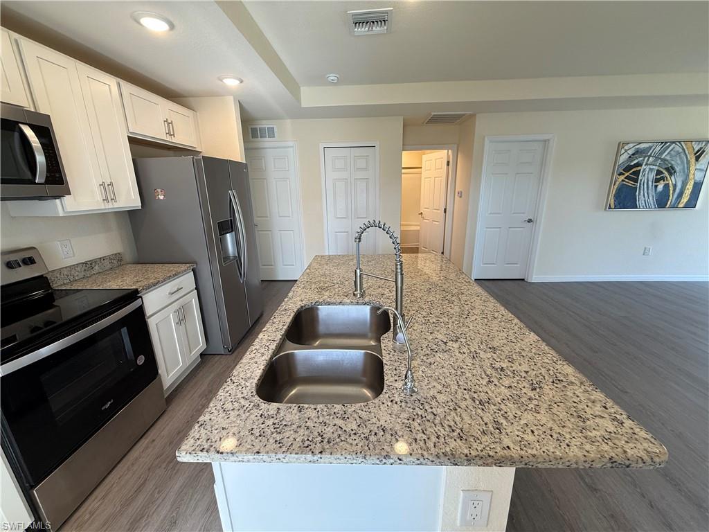 557 Oakshire LN photo 6