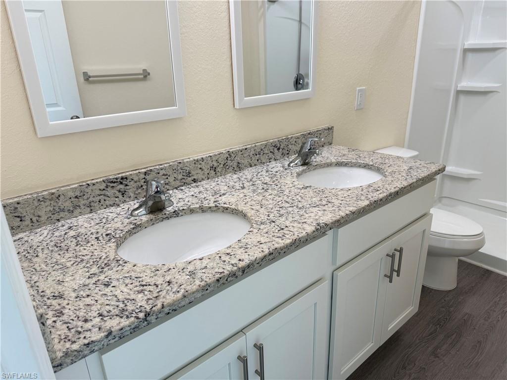557 Oakshire LN photo 22