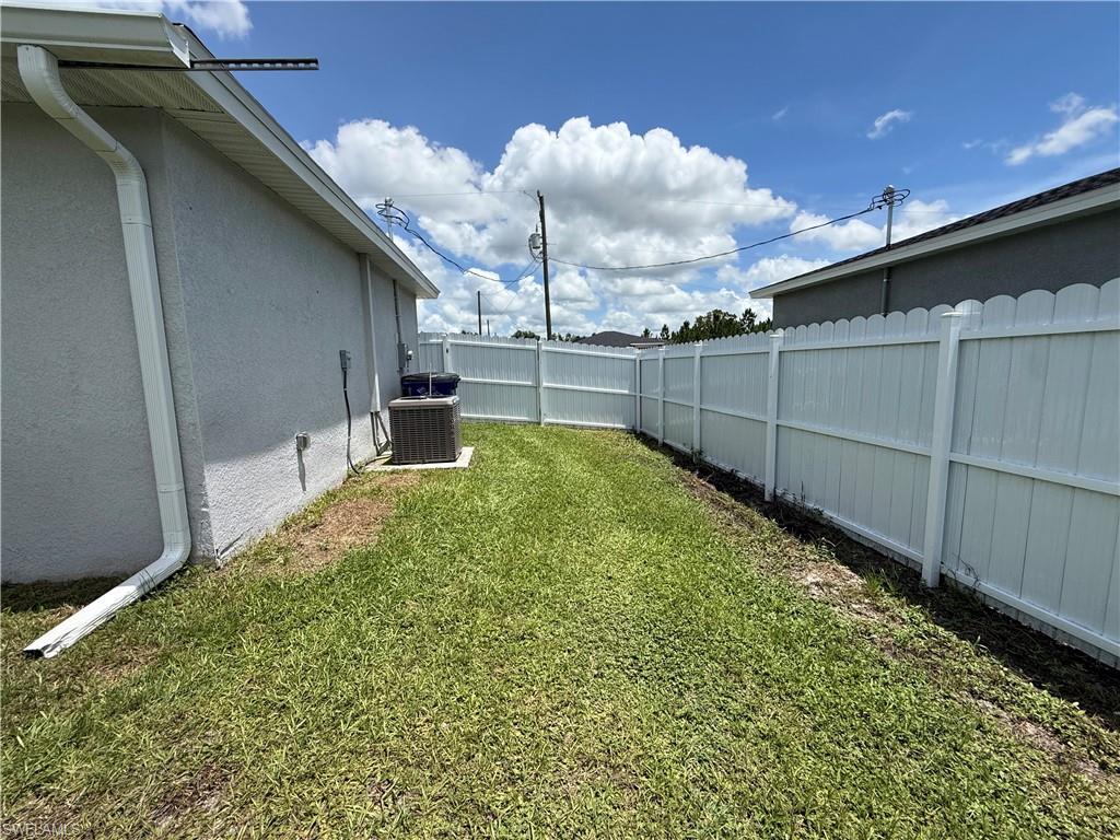 557 Oakshire LN photo 34