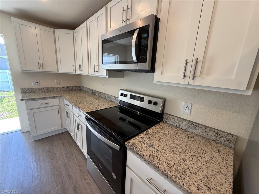 557 Oakshire LN photo 10