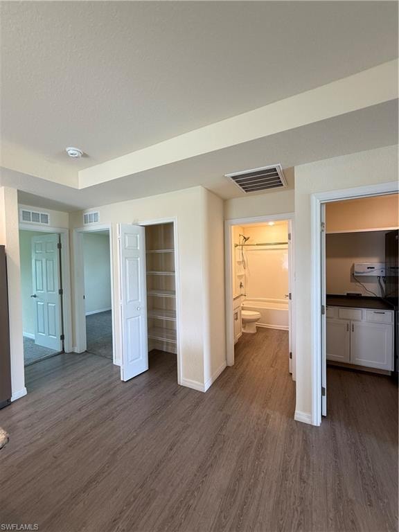 557 Oakshire LN photo 14