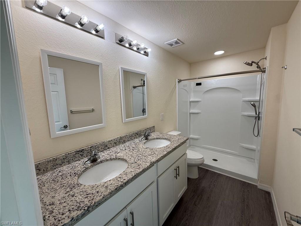 557 Oakshire LN photo 18