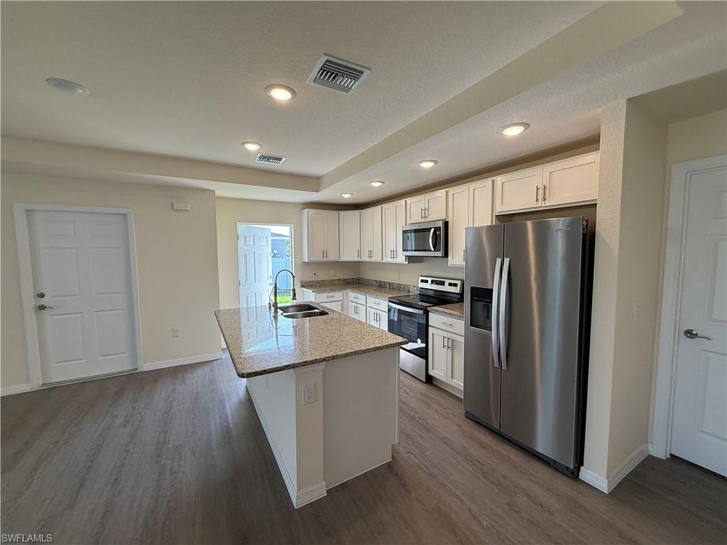 557 Oakshire LN photo 8