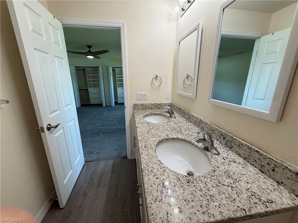 557 Oakshire LN photo 21