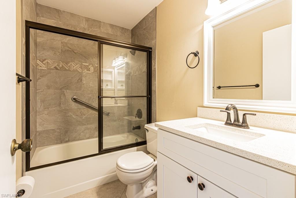 Guest bathroom with updated tiled shower/bath with grab bar